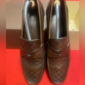 Mens Louis Vuitton loafer